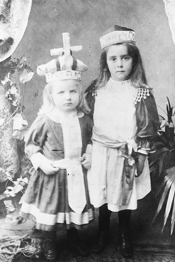 Enid Lyons and her sister Nellie